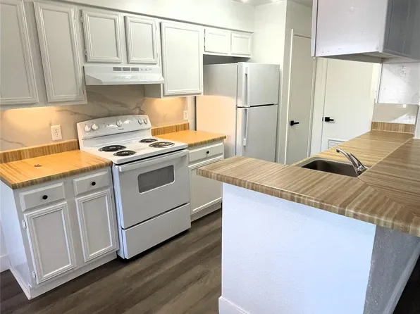 741 James St #202, Tomball, TX 77375