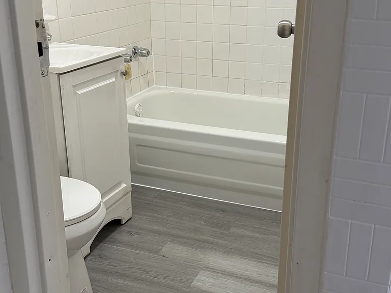 2548 S Homan Ave #108 — Photo 7