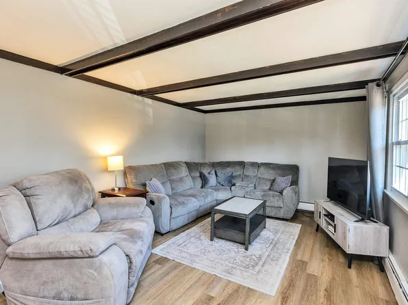 8 Middle Road #B, Plaistow, NH 03865