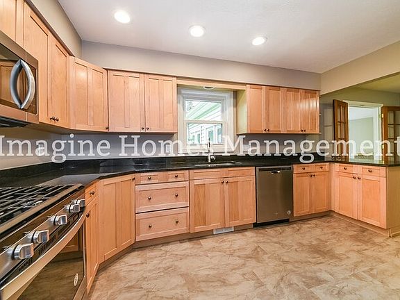 5th image of 110 Brunswick Dr