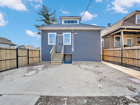 4th image of 1444 W 72nd Pl