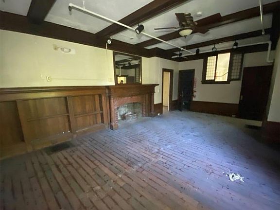 30th image of 301 Grove St