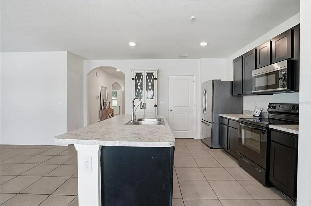 3 bed, 1690 sqft, $2,700 — Photo 4