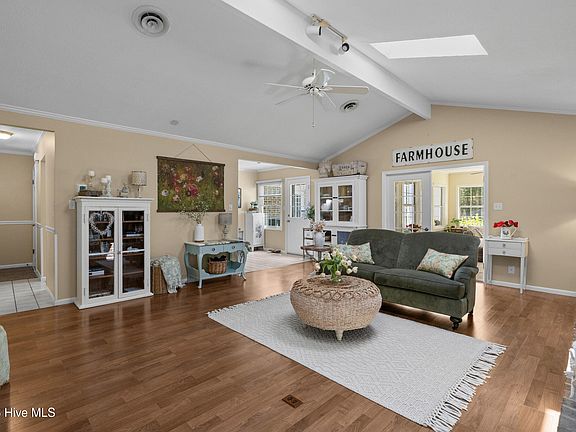 5th image of 5 E Pine Court