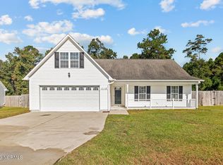 112 Farmgate Dr, Richlands, NC 28574