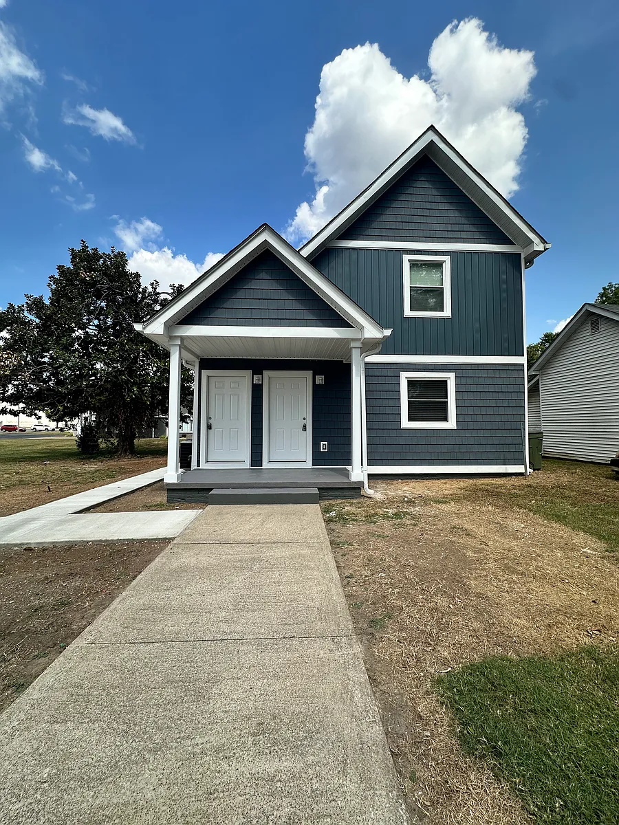 Building Photo - 208 E 17th St #1