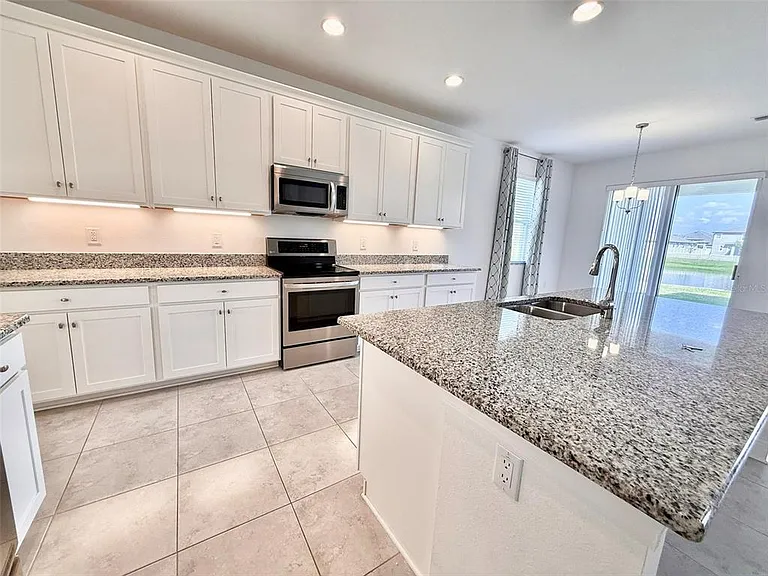 12189 Nouveau Ave — Photo 15
