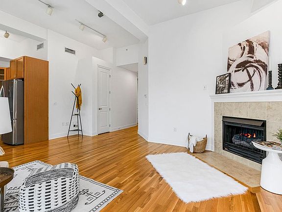 3rd image of 1101 Walnut St Unit 1206