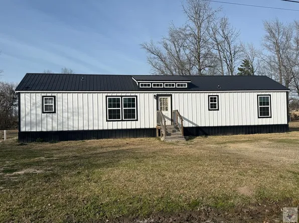 100 Saddlebrook Dr, De Kalb, TX 75559