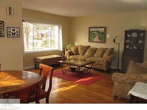 5th image of 204 E Maplewood Dr