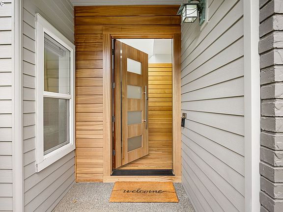 3rd image of 5541 Yorkshire Pl