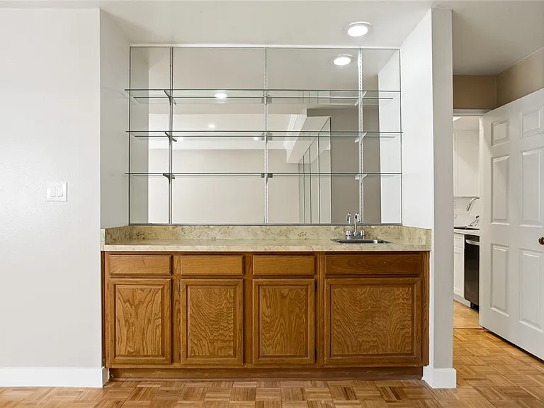 5340 Wilkinson Ave #6 — Photo 5