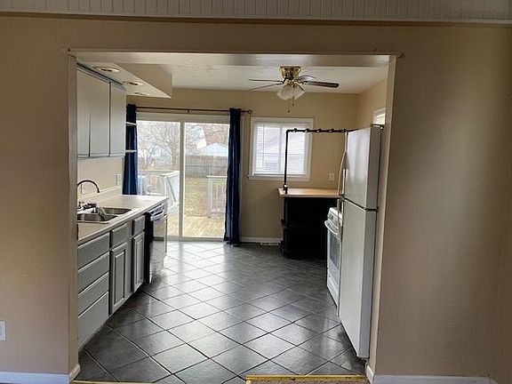 4th image of 24621 Hopkins St
