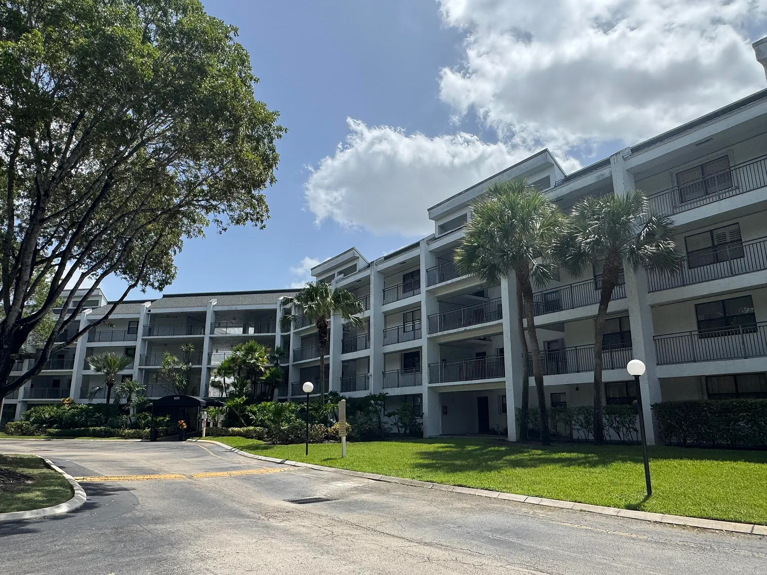 BLDG 4 — Photo 2