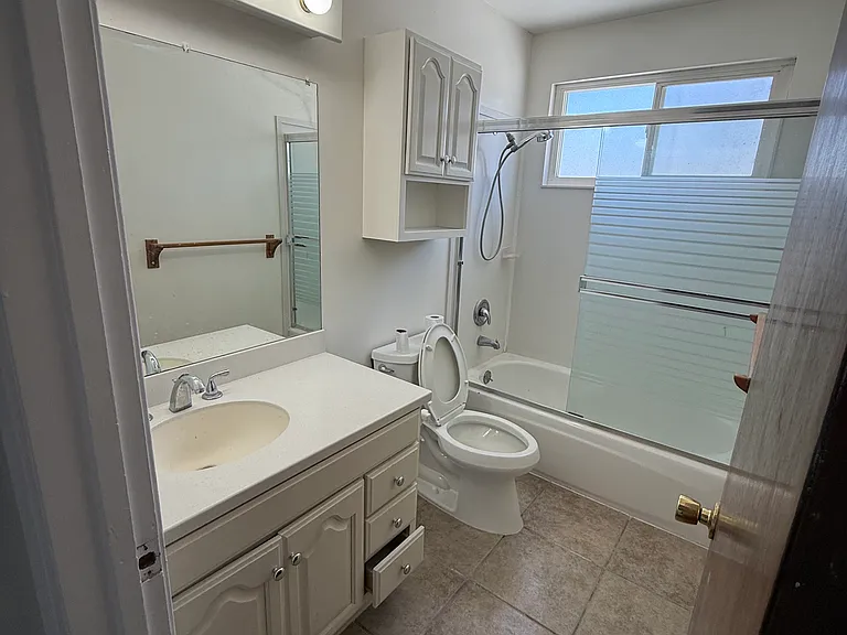 4765 Serra Ave — Photo 21