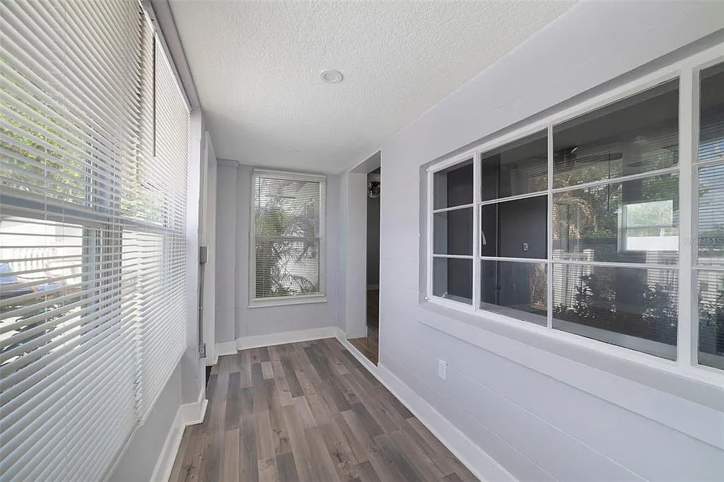 2 bed, 1.0 bath, 467 sqft, $1,600 — Photo 4