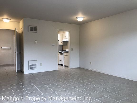 2nd image of 832 Hawthorne St APT 24