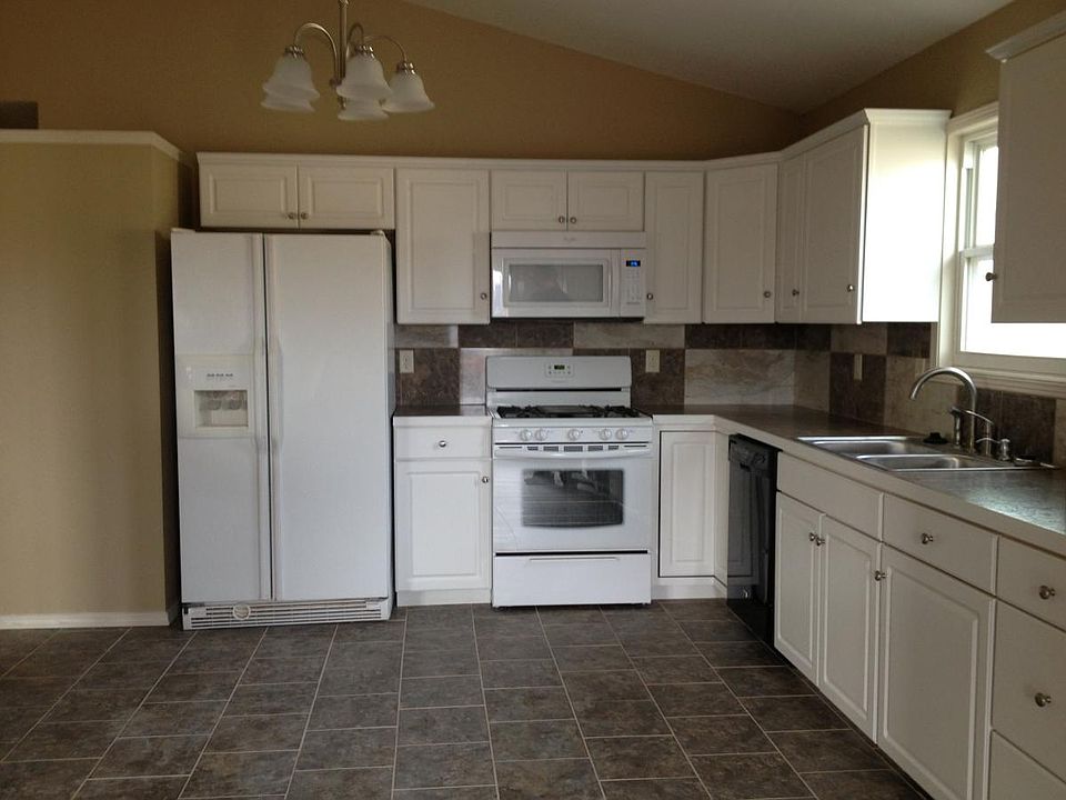 Open kitchen with bar area