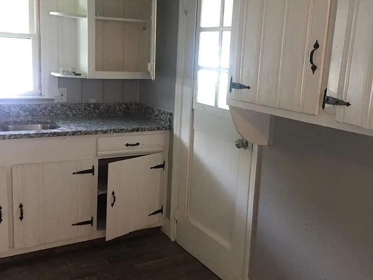 1571 Wellworth Ave — Photo 6