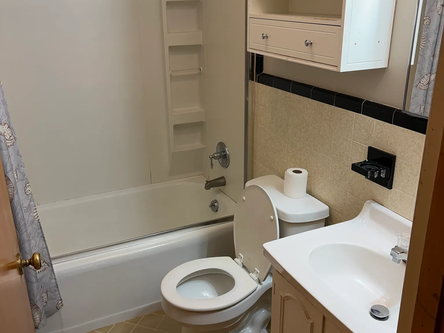 4 bed, 1950 sqft, $1,995 — Photo 3