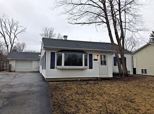 18148 W Valley Dr, Grayslake, IL