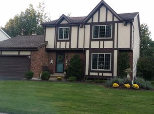 85 Mapleleaf Dr, Williamsville, NY 14221