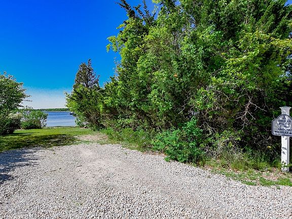 2nd image of 16 Bass Point Rd