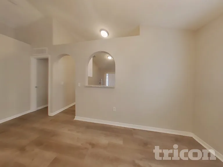822 Brenton Leaf Dr — Photo 3