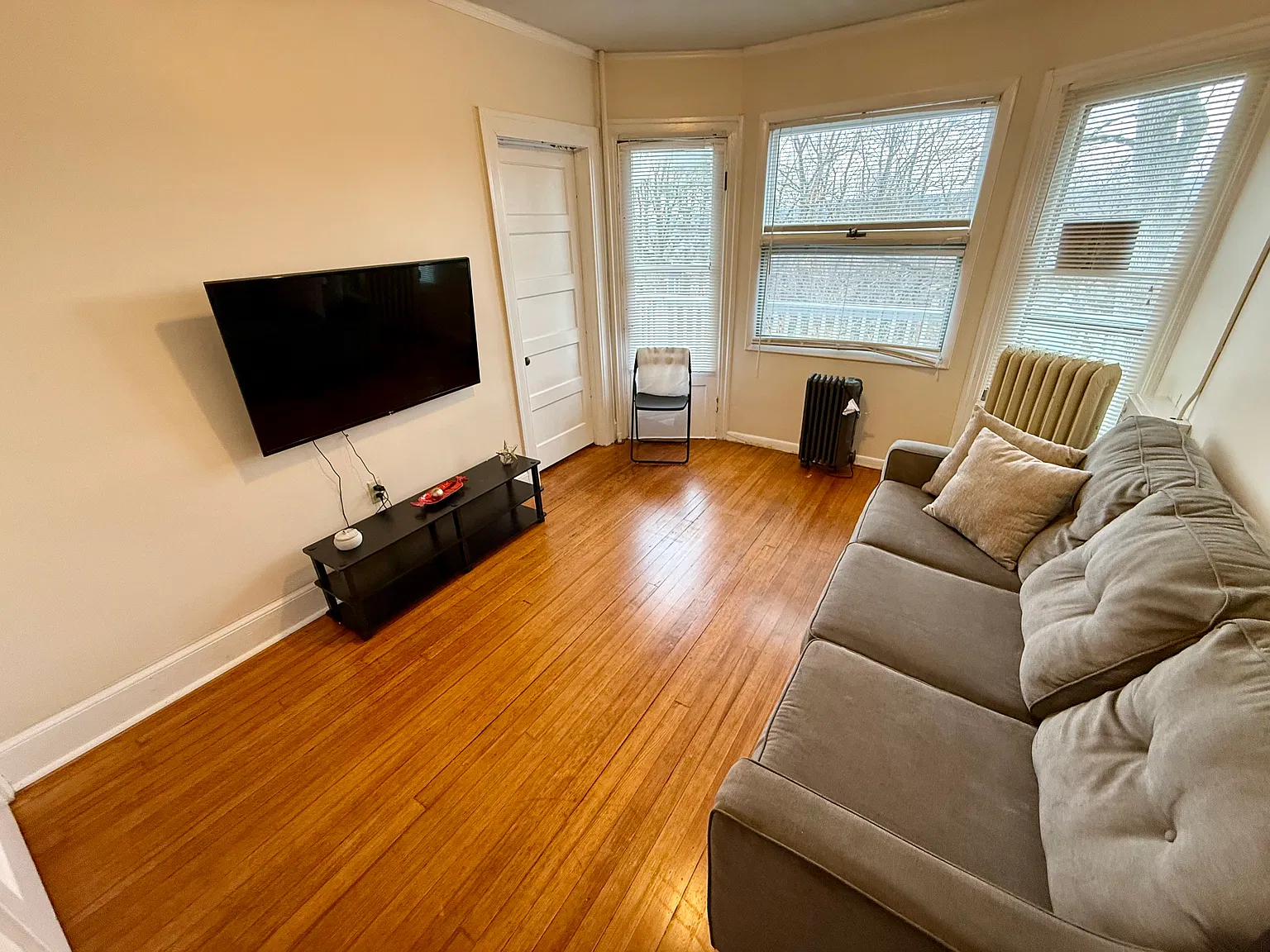 3 bed, 1.5 bath, 1200 sqft, $3,030 — Photo 4
