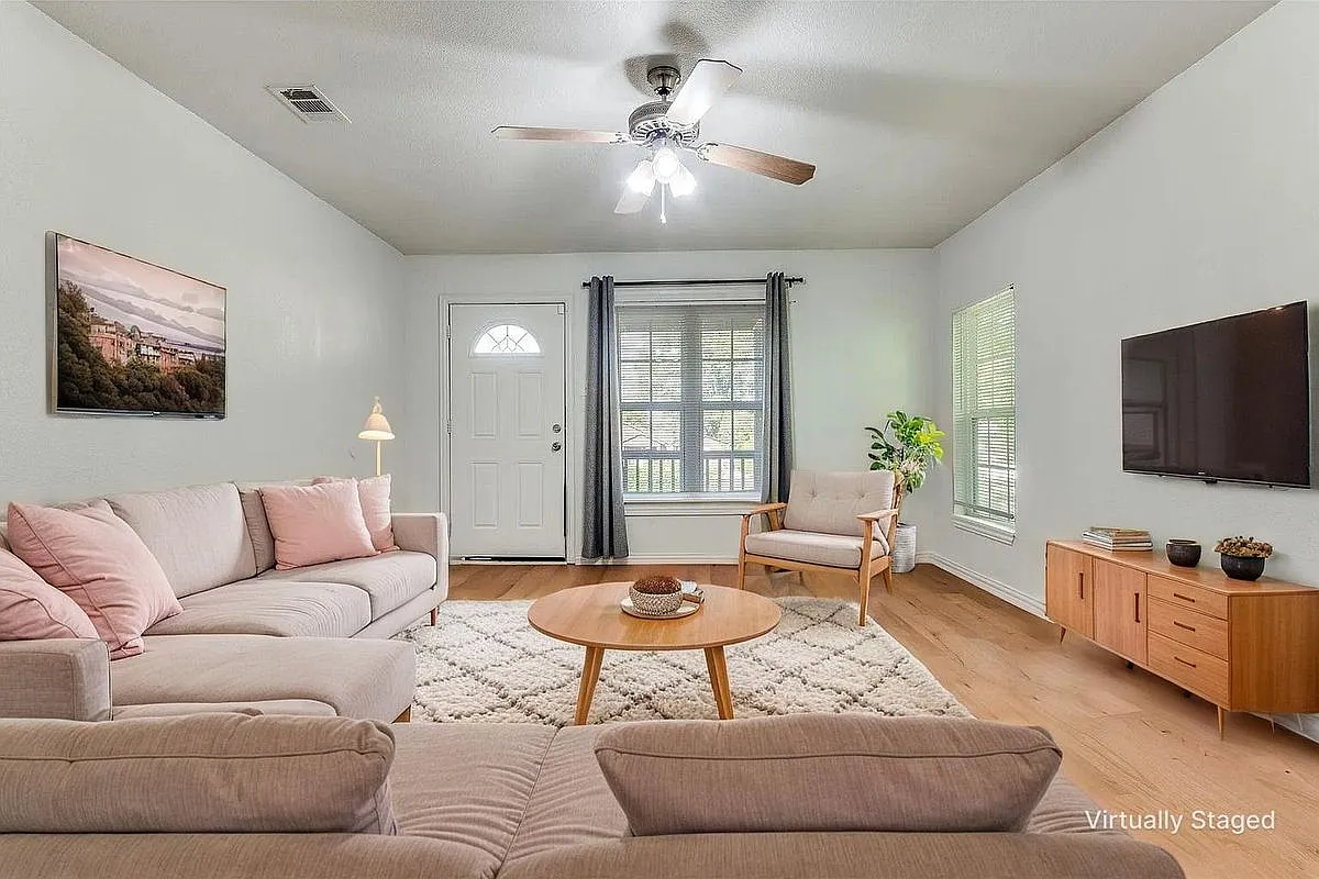 2 bed, 1.0 bath, 1022 sqft, $1,585 — Photo 2