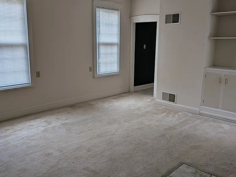 251 Main St — Photo 2