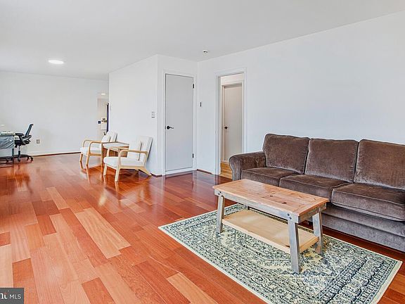 4th image of 207 Hillendale Rd