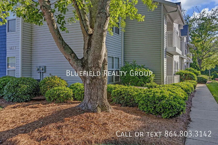 Welcome to Parkview Condos! This beautifully updated first-floor 2 bed, 2 bath condo near Eastsid... — Photo 2