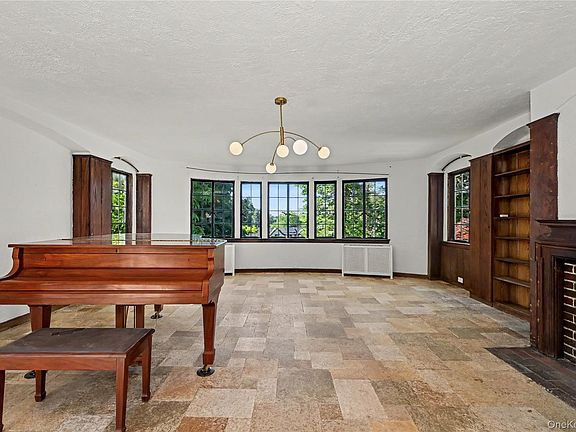 5th image of 53 Cortlandt Ave