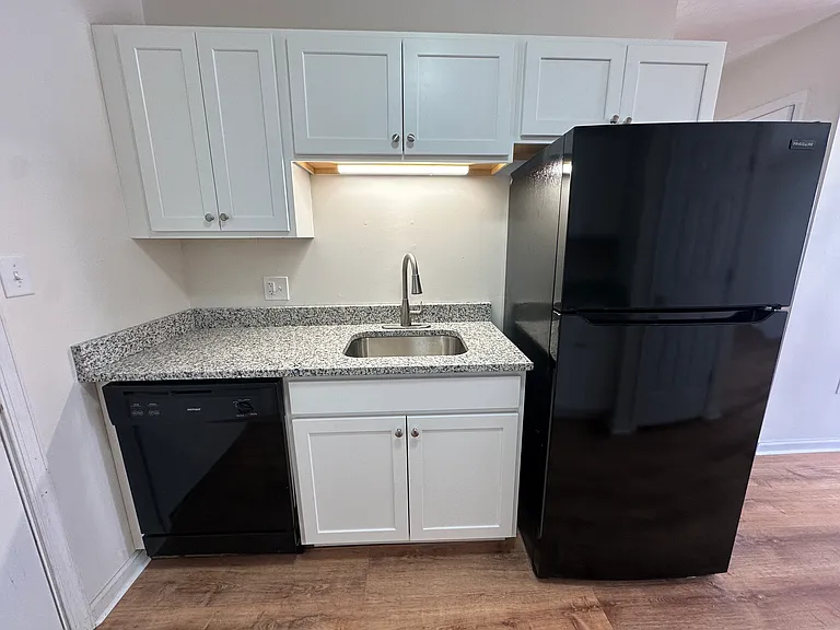 1453 Monroe Ave #1 — Photo 4