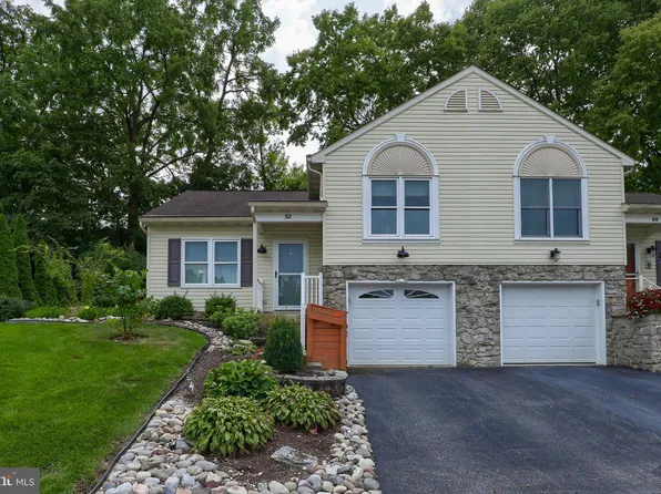 52 Farm Ln, Ephrata, PA 17522
