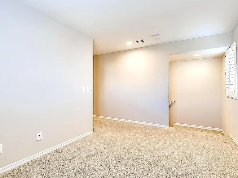8117 Ancient Oaks Ave — Photo 22