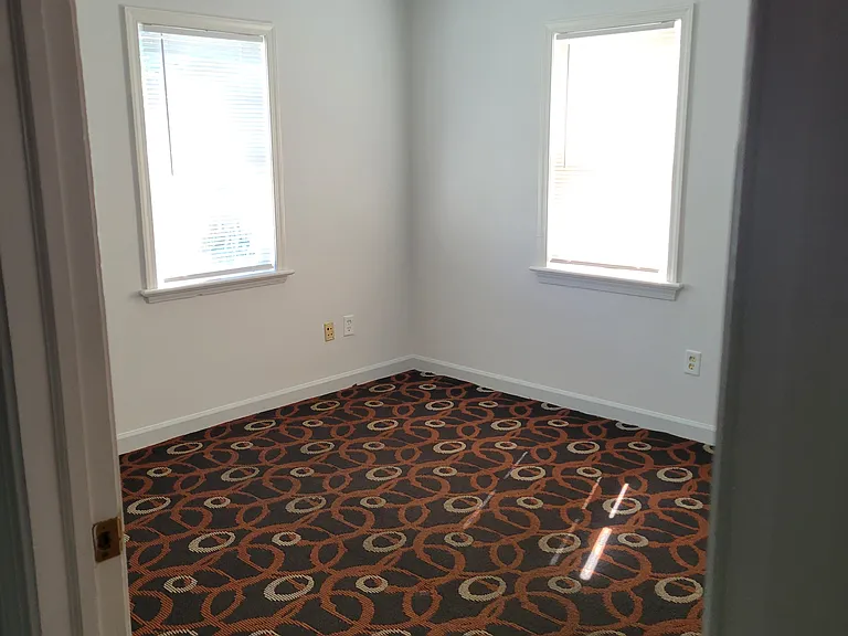 11 Park Ave — Photo 9