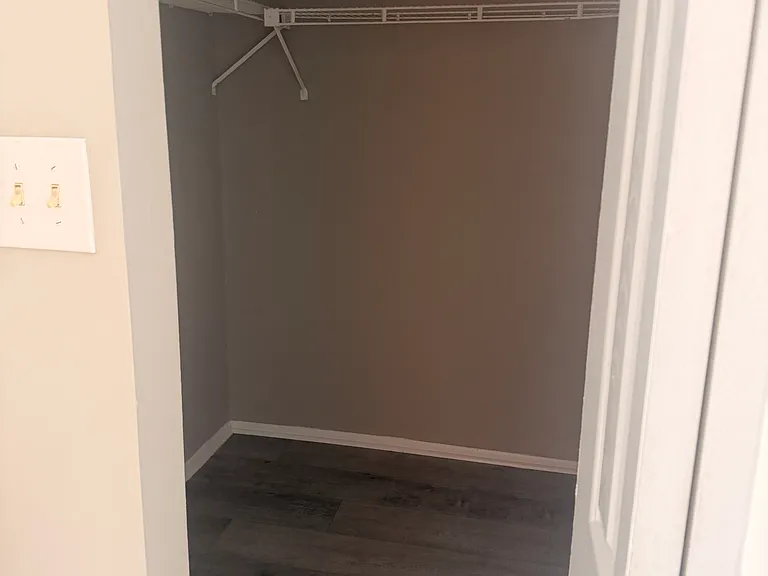 504 Wharf Ct — Photo 3