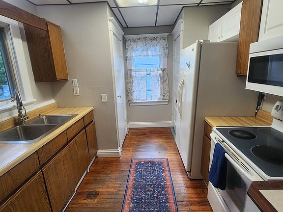 4th image of 227 S Main St