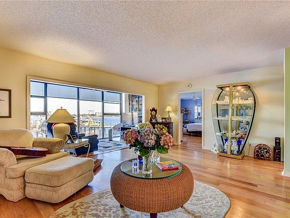4th image of 614 Marina Point Dr #6140