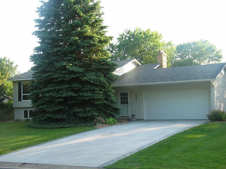 **UPDATES GALORE** 4BR/2BA, 1,998 FSF