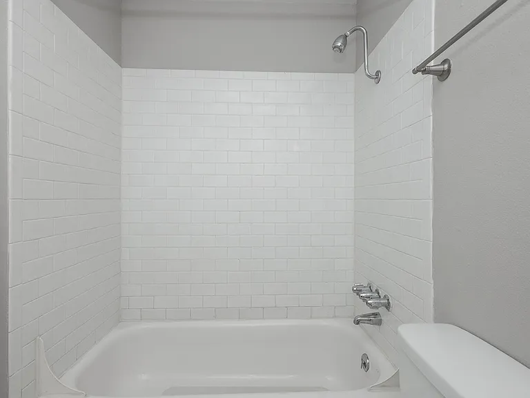 Logan Court — Photo 32