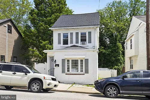 475 Old Elm St Photo 1