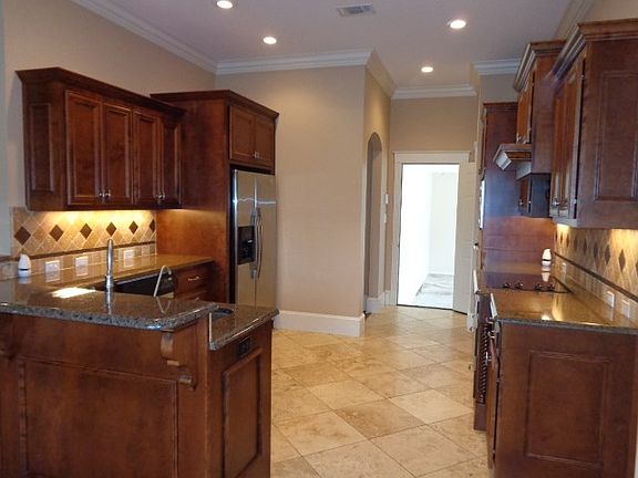 4th image of 4601 San Saba Dr