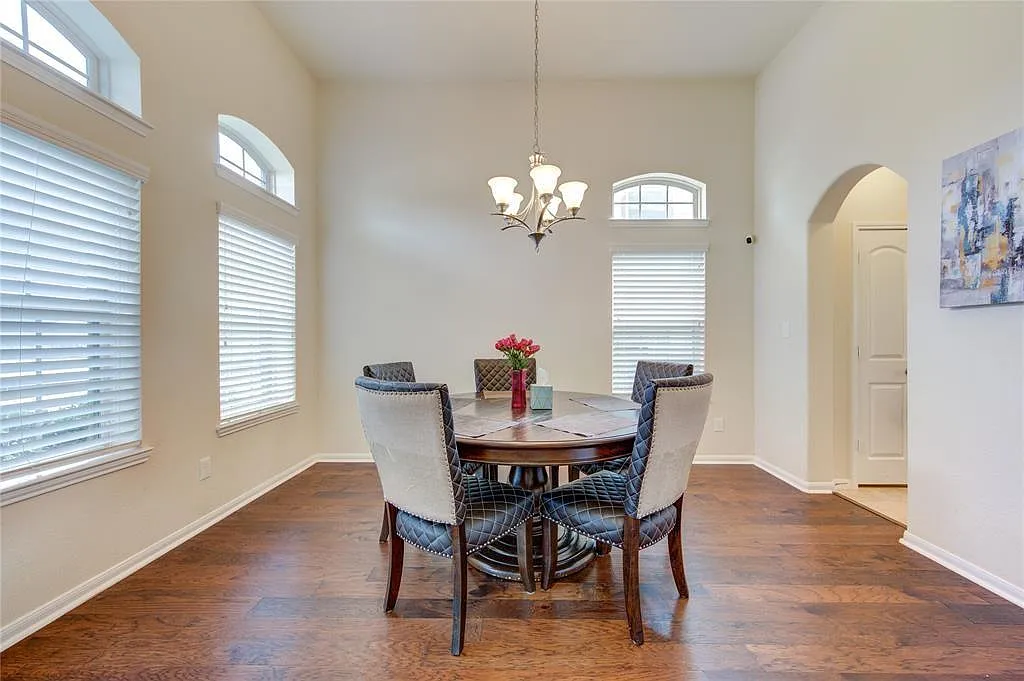 4 bed, 3.5 bath, 2811 sqft, $2,750 — Photo 4