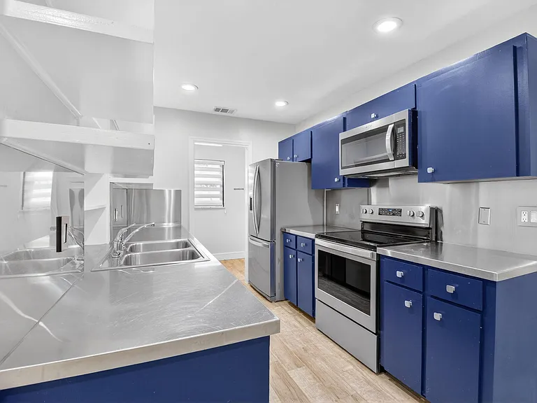 725 Heron Dr — Photo 15