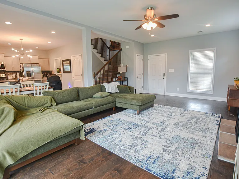 1048 Barnhill Rd — Photo 4