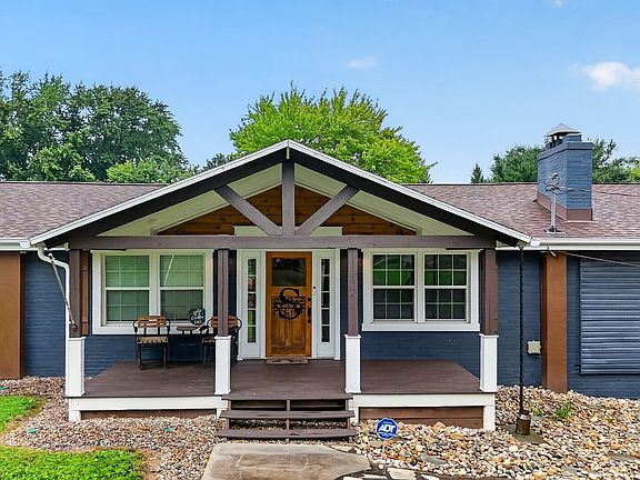 3rd image of 715 46th St SW