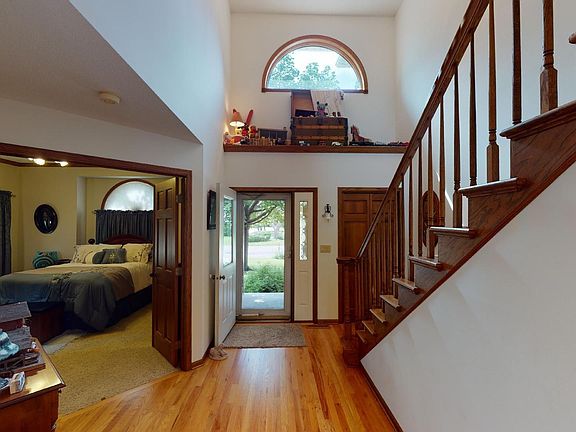 3rd image of 1045 Prairie Ln NE